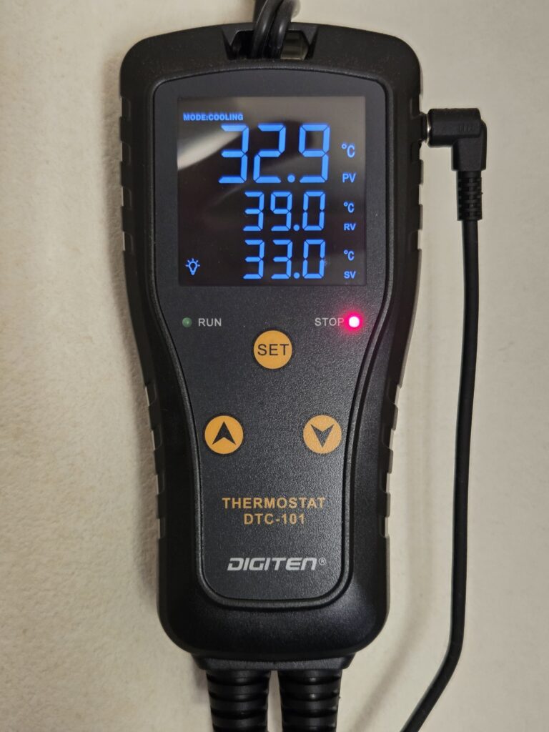 DIGITEN DTC-101で33度以下になり冷却ファンが停止している様子