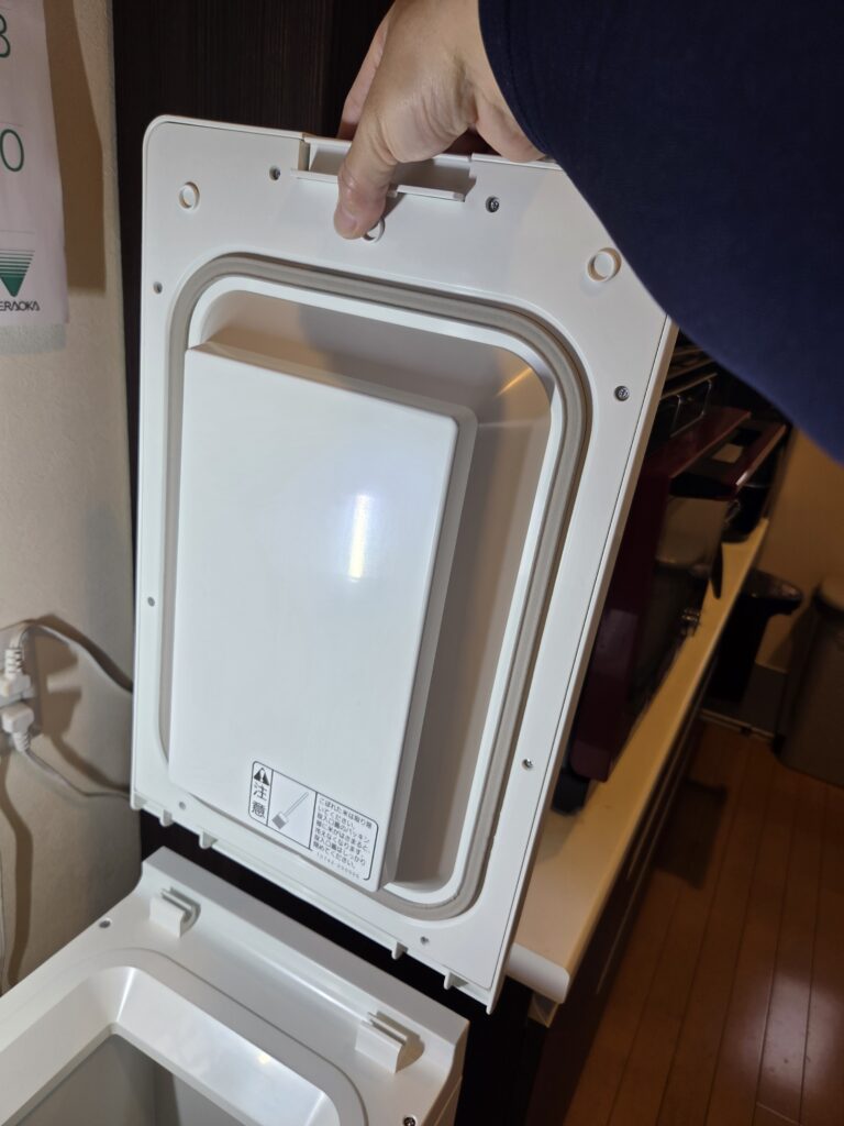投入蓋を外した状態
