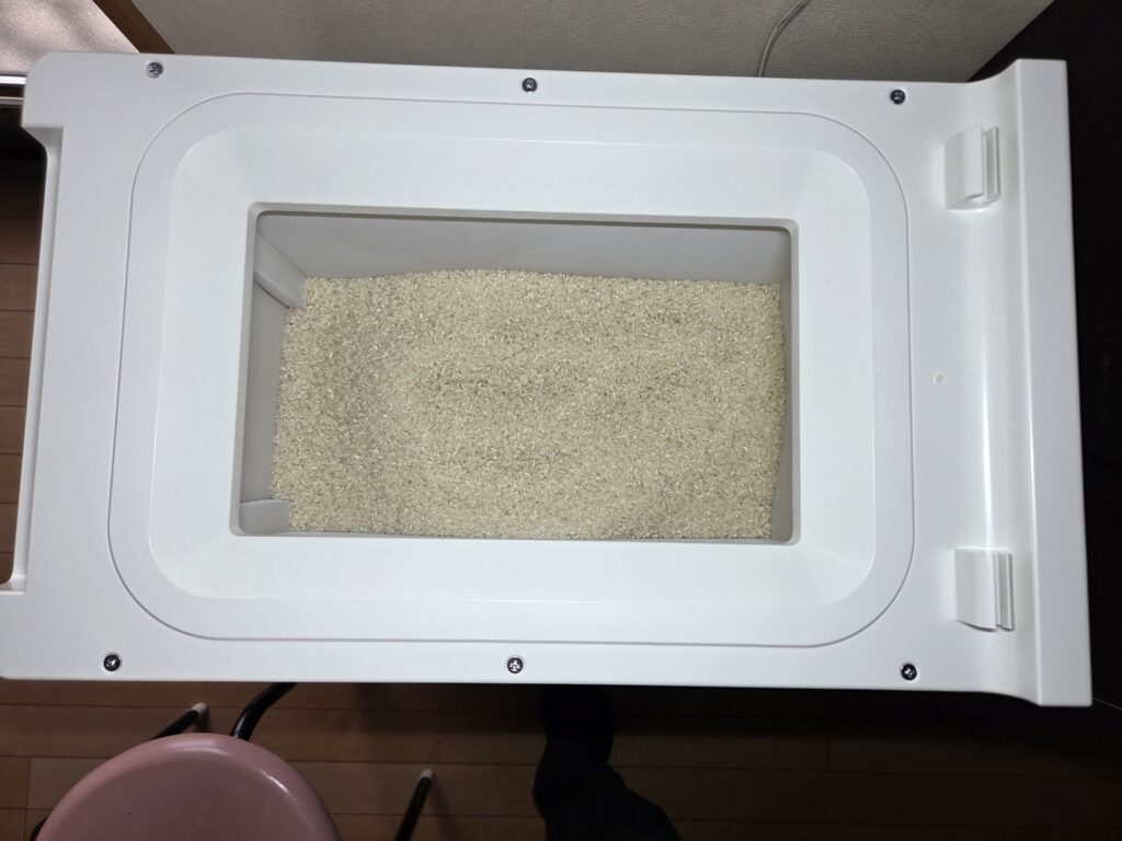 20kg精米を投入した庫内